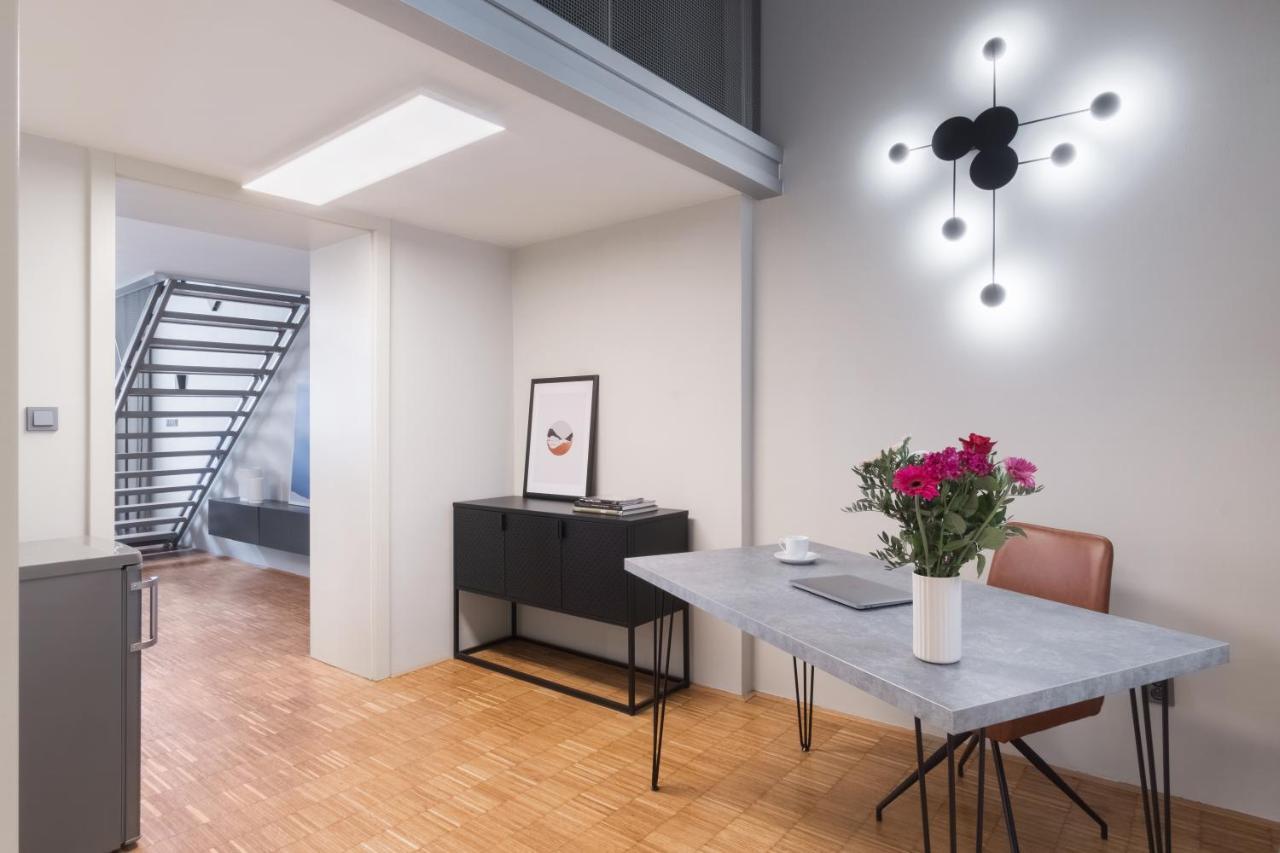 Days - Loft - Parking - 4 Min Wenceslas Sq Apartment Prag